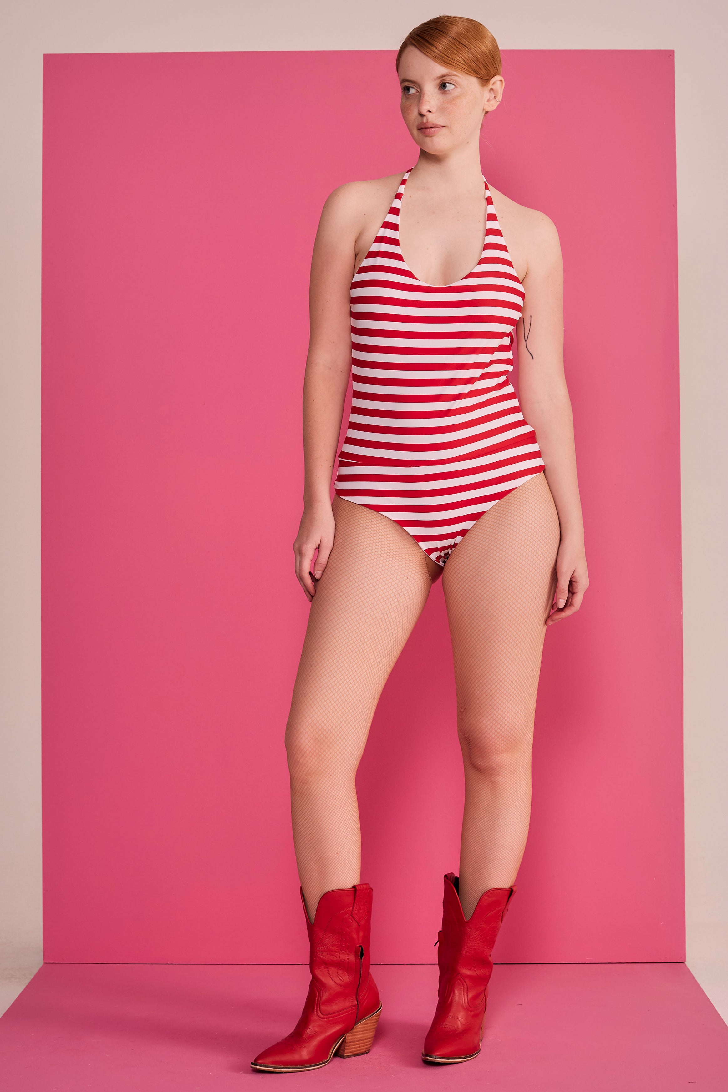 #color_stripes red white